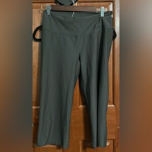 Nike Dri-FIT Dark Gray Capri‎ Leggings Women’s Size Small
